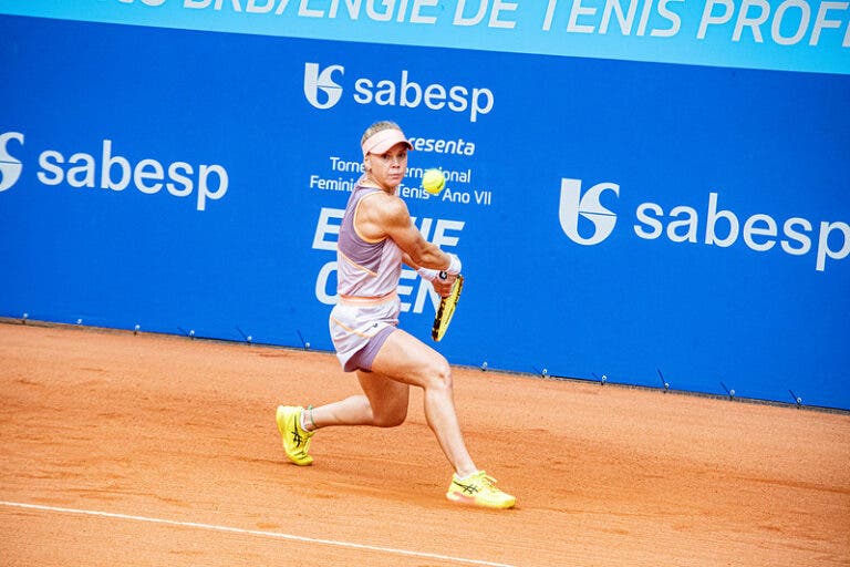 Laura Pigossi vence italiana, conquista título em São Paulo e levanta segundo troféu em 2024