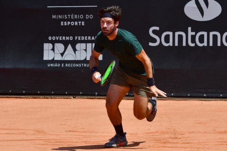 Gastão Elias confirma duelo com Jaime Faria e garante um português nas semis em Curitiba