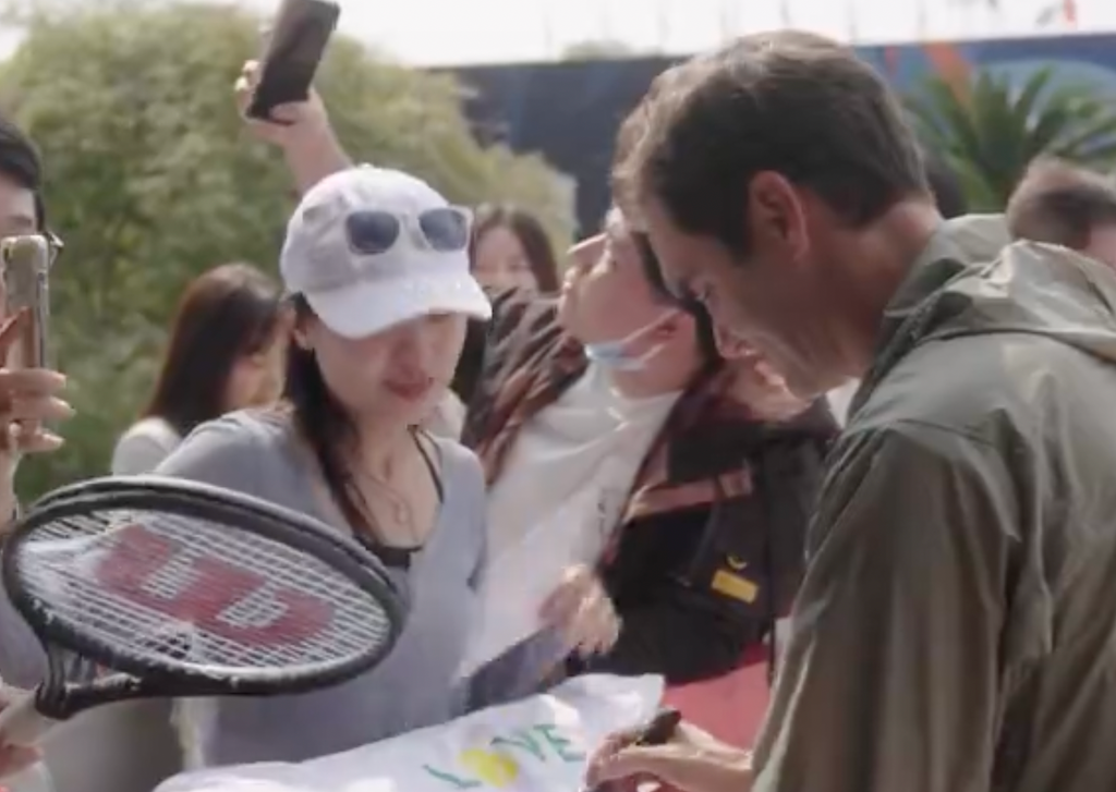 [VÍDEO] Público eufórico na chegada de Federer a Shanghai