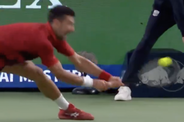 [VÍDEO] Djokovic até deixou Fritz rindo com três pontos incríveis… consecutivos!