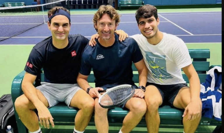 Alcaraz e Federer batem bola juntos em Shanghai