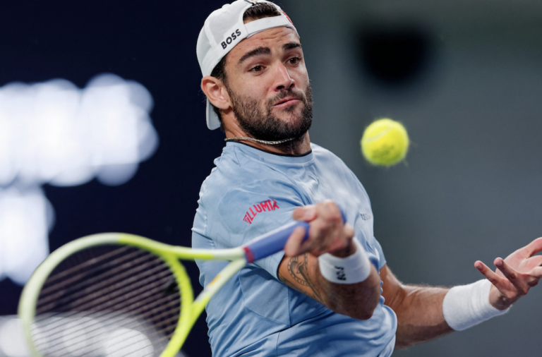 Berrettini vence batalha contra Tiafoe e avança às quartas em Viena