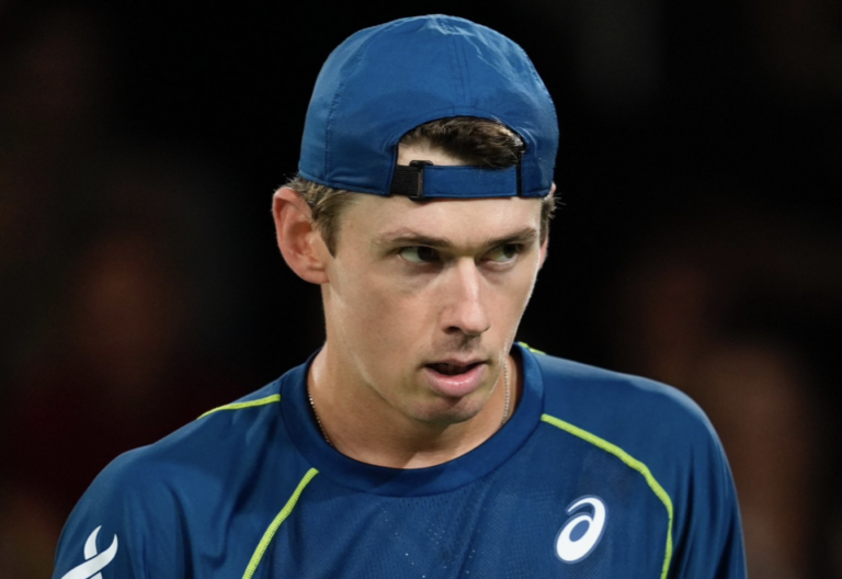 De Minaur começa bem em Paris e sonha cada vez mais com o ATP Finals