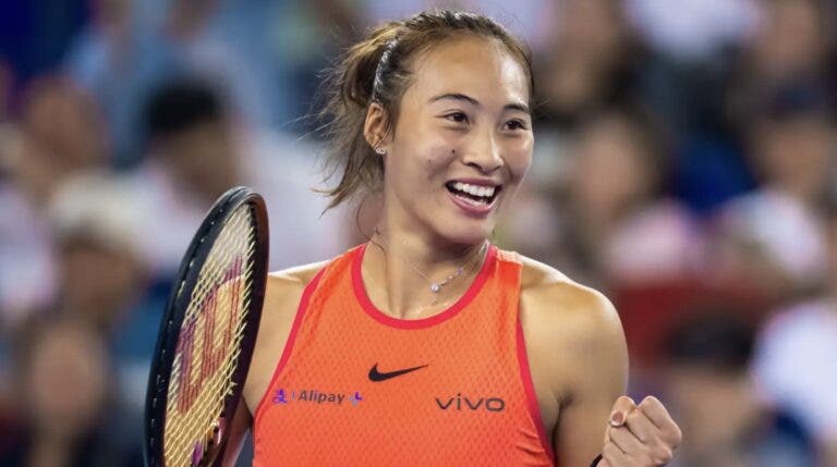 Zheng derrota Wang e vai desafiar Sabalenka na final de Wuhan