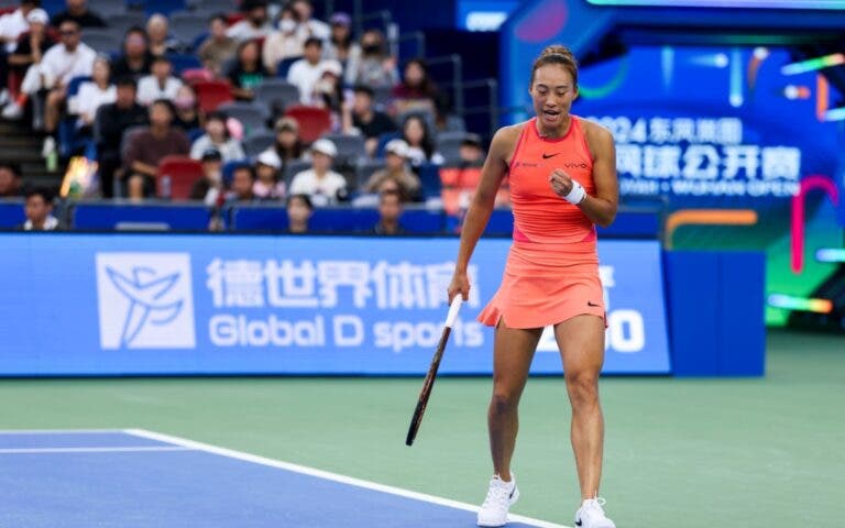 Zheng e Paolini vencem e se enfrentam nas quartas em Wuhan