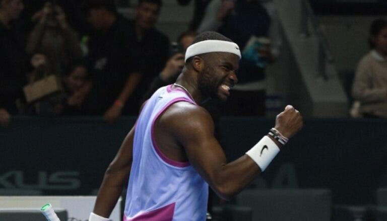 Tiafoe escapa de armadilha contra Evans em Almaty e avança para 10ª quartas no ano