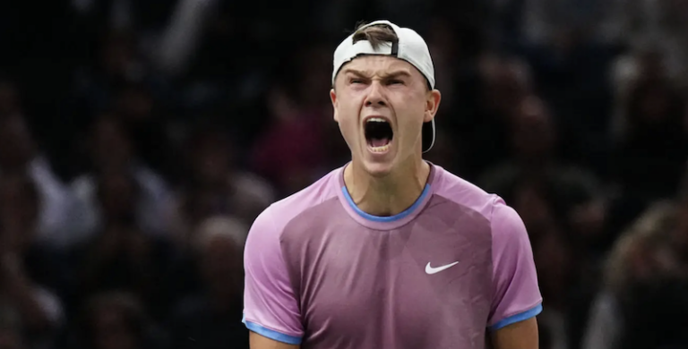 Rune elimina De Minaur em Paris e deixa corrida ao Finals completamente aberta