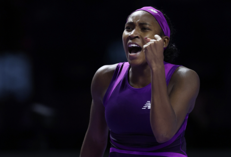 Gauff afasta fantasmas contra Swiatek e se classifica às semis do WTA Finals