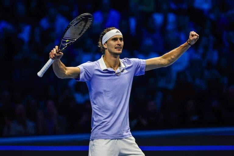 Zverev fecha fase de grupos perfeita e elimina Alcaraz no ATP Finals