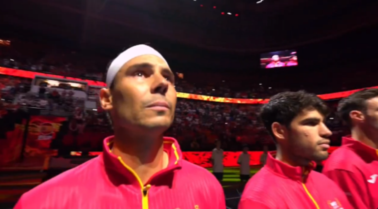 [VÍDEO] Arrepiante: Nadal se emociona com hino espanhol antes da estreia na Davis