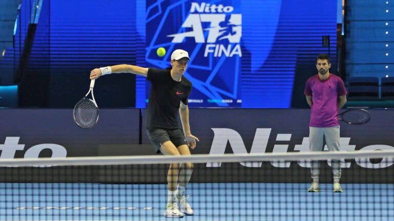 Saiba onde assistir Sinner x de Minaur no ATP Finals ao vivo hoje