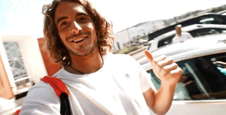 Tsitsipas dirige a 275 km/h e… compartilha nas redes sociais