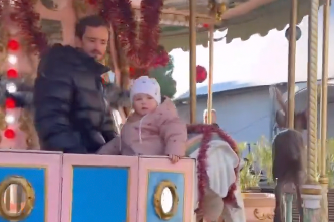 [VÍDEO] Medvedev aproveita a pré-temporada em um parque de diversões com a filha