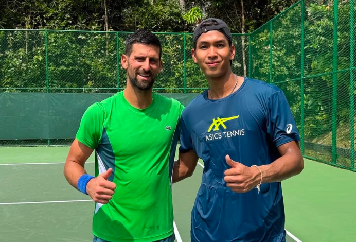 Djokovic faz ‘escala’ na Tailândia e treina com jovem da casa antes da estreia na temporada