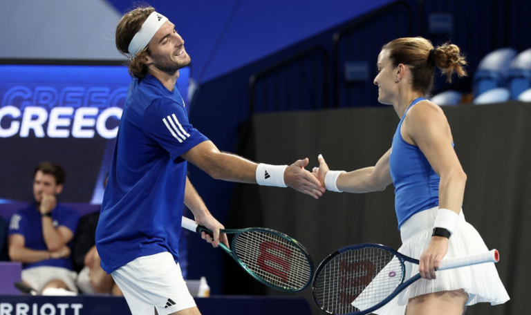 Tsitsipas carrega Grécia na United Cup e elimina Espanha