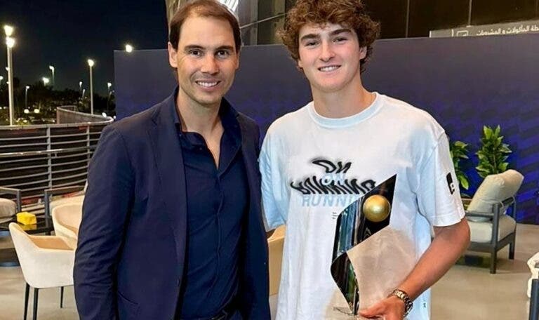 João Fonseca se reencontra com Nadal, agora com o troféu do Next Gen Finals