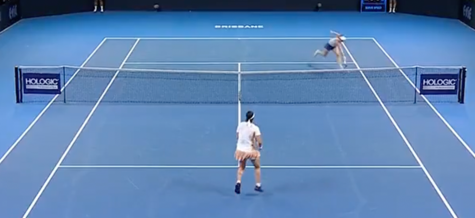 [VÍDEO] O bonito gesto de fair play de Alexandrova na derrota contra Jabeur em Brisbane