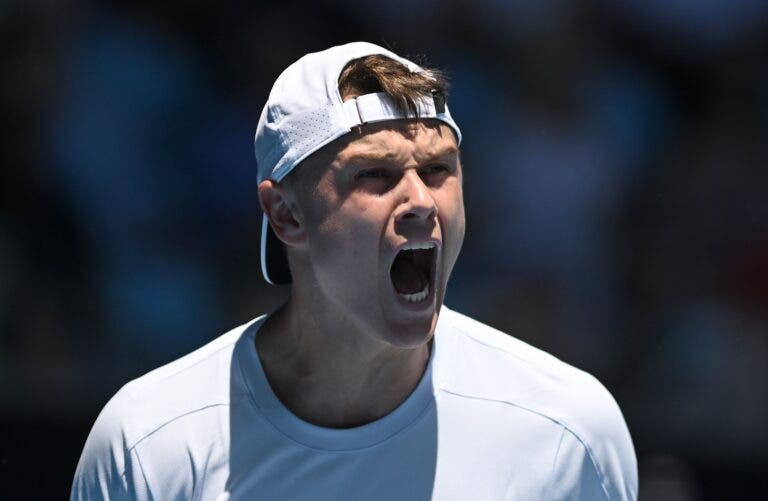 Rune resiste a cinco sets e marca duelo com Berrettini no Australian Open