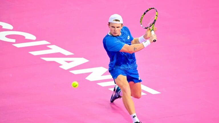 Rublev volta à uma semifinal seis meses depois e De Jong alcança primeira da carreira em Montpellier