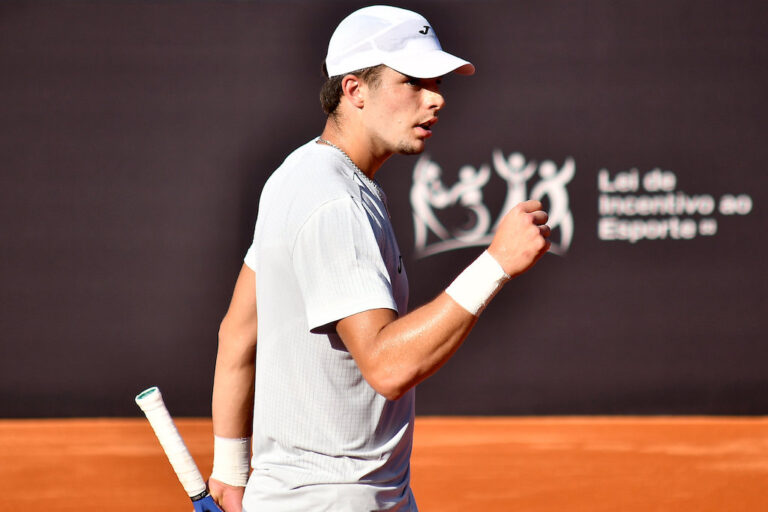 Jaime Faria retorna ao circuito Challenger com boa vitória e está nas oitavas em Sevilha