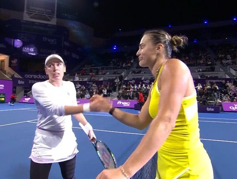 Sabalenka retorna à competição com derrota após grande batalha em Doha