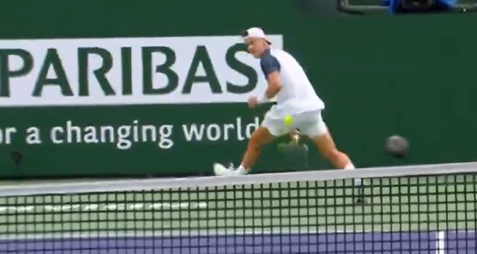 [VÍDEO] Rune dá um tweener e faz um dos pontos da semana em Indian Wells