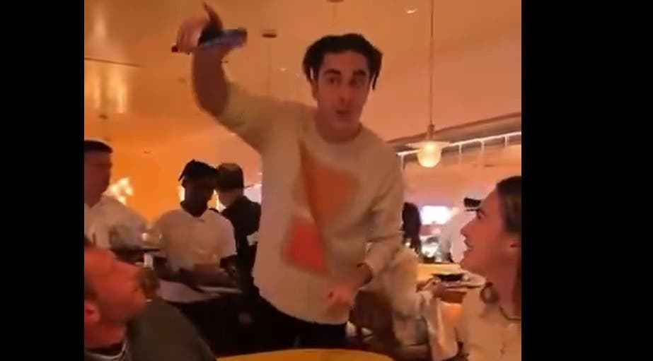 [VÍDEO] TikToker tenta ‘expulsar’ Sabalenka de restaurante: «Não sei quem tu és»