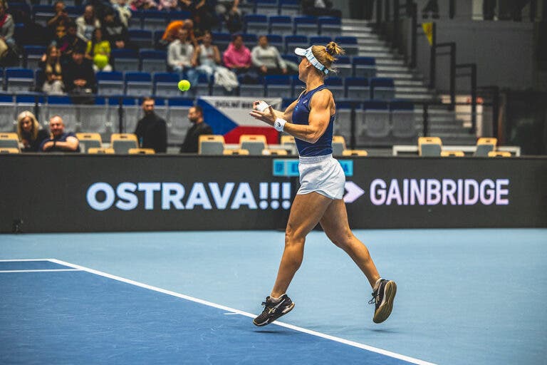 Laura Pigossi é derrotada na abertura do confronto entre Brasil e Espanha na BJK Cup