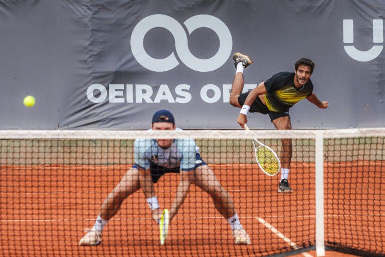 Francisco Cabral segue bom momento, Tiago Pereira e Gastão Elias também nas quartas de duplas em Oeiras