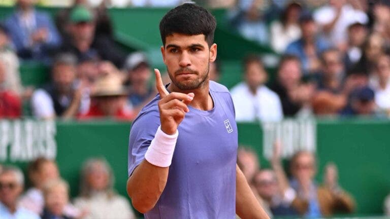 Alcaraz bate Davidovich, volta a uma final de Masters 1000 e luta pelo título em Monte Carlo