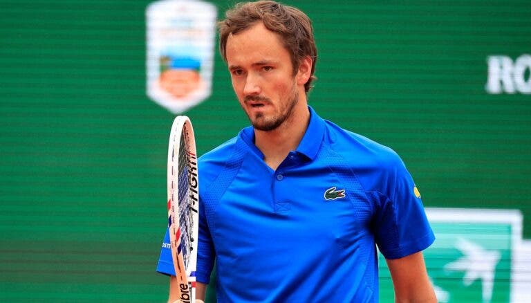 Medvedev sobrevive a Khachanov em jogo com 17 quebras de saque; Shelton é eliminado