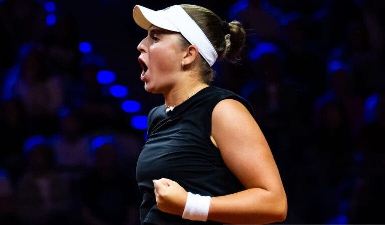 INCRÍVEL! Ostapenko faz 6-0 no retrospecto contra Swiatek e está nas semis em Stuttgart