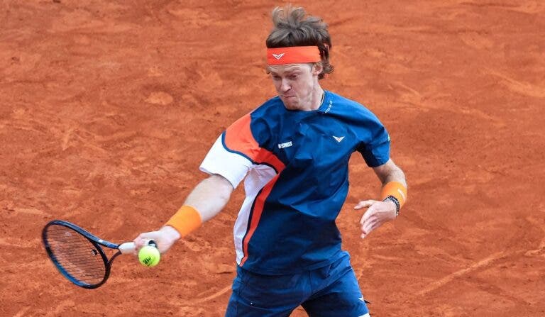 Rublev encerra sequência negativa e avança em Monte Carlo