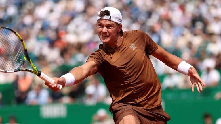 Rune, Rublev e Korda estreiam com segurança em Barcelona e avançam para a segunda rodada