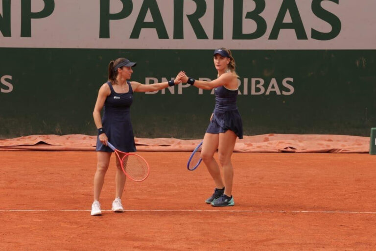 Luisa Stefani e Bia Haddad superam estreia nas duplas com ‘pneu’ em Roland Garros