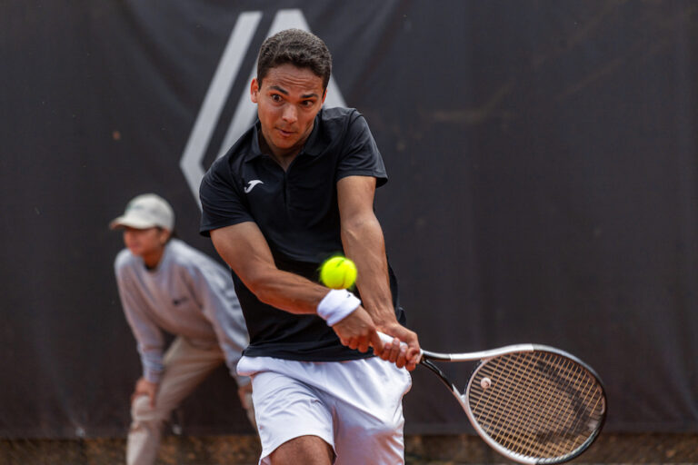 Pedro Araújo dá boa réplica contra um dos favoritos mas despede-se à primeira na Maia