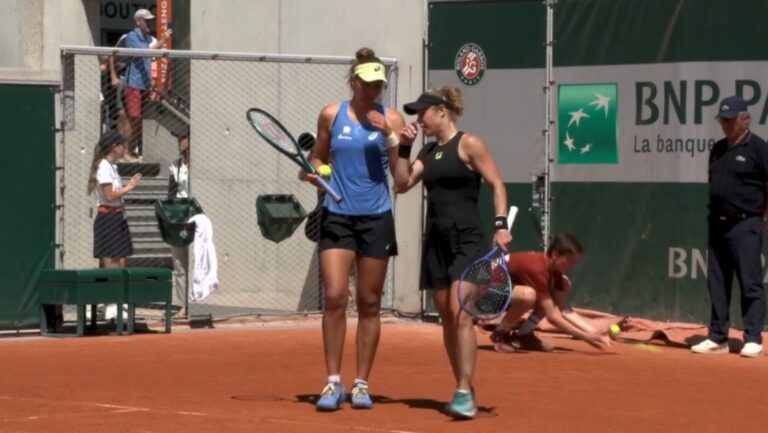 Bia Haddad é superada por forte dupla italiana e se despede nas oitavas de Roland Garros