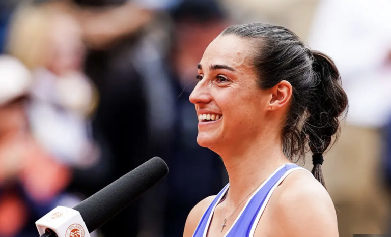 Caroline Garcia se despede pela última vez de Roland Garros na primeira rodada e em lágrimas