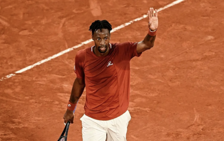 ÉPICO! Gael Monfils vira de dois sets abaixo e leva Roland Garros à loucura