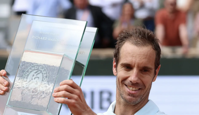 [VÍDEOS] Gasquet se despede de Roland Garros (e da carreira) com homenagem emocionante