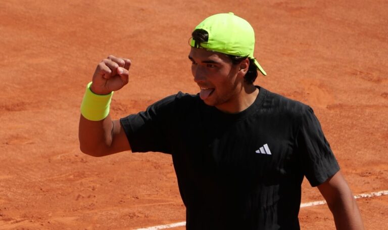 Henrique Rocha supera segundo favorito e volta às quartas em Bratislava