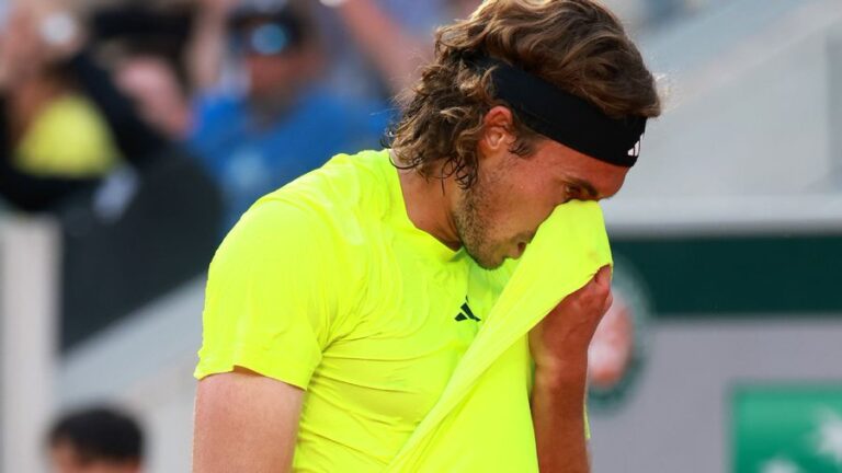 Tsitsipas deixa mensagem enigmática sobre o tênis
