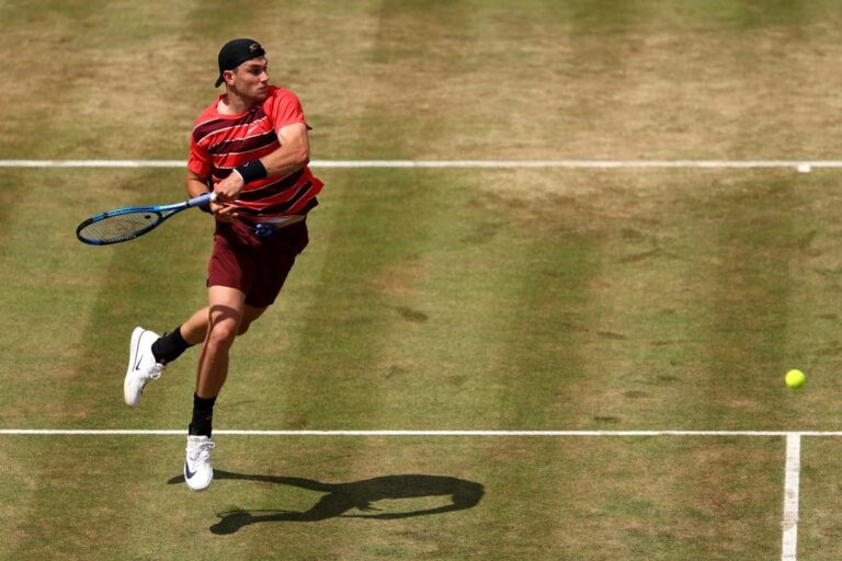 Draper estreia nas semis do Queen’s Club e garante subida ao quarto lugar do ranking