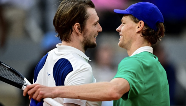 Bublik reconhece superioridade de Sinner após derrota em Roland Garros: “Ele está em outra dimensão”