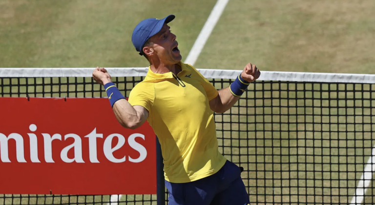 Bautista surpreende Mensik em Londres e está nas quartas