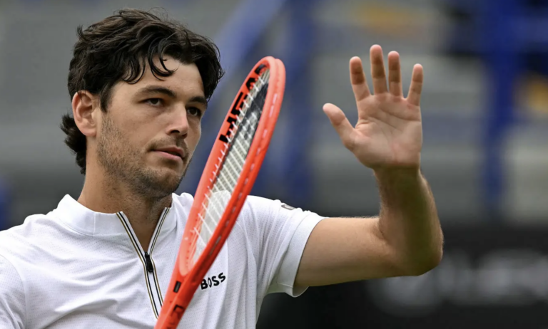 Fritz fecha dia longo com mais uma vitória em Eastbourne; Davidovich elimina Mensik