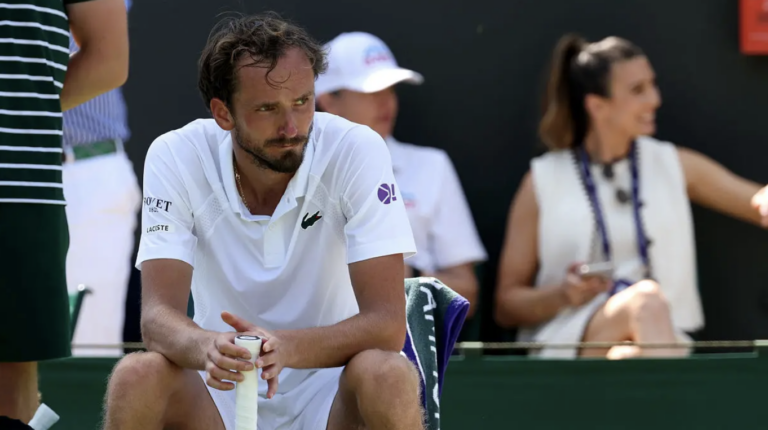 Medvedev contrata dois novos treinadores para ‘recomeço’ da sua carreira