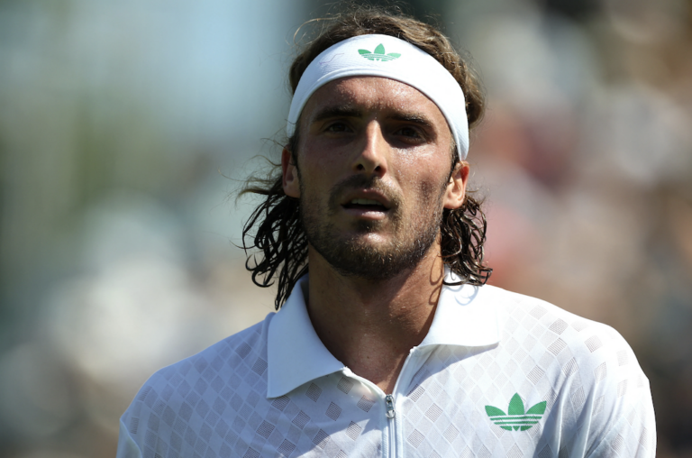 Tsitsipas deixa de seguir todo mundo no Instagram com exceção… de um tenista