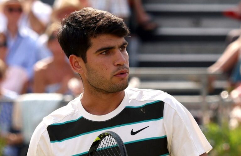 Alcaraz salva set points, mantém confiança na grama do Queen’s Club e conquista 14ª vitória consecutiva