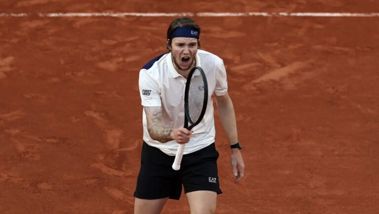 Bublik surpreende e vence Draper, avançando às quartas de final de Roland Garros